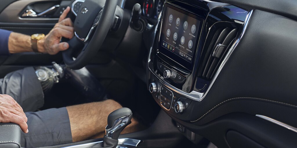 Infoentretenimiento con pantalla táctil de 8 pulgadas para Chevrolet Traverse 2023